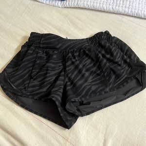 lululemon 2.5 hotty hots